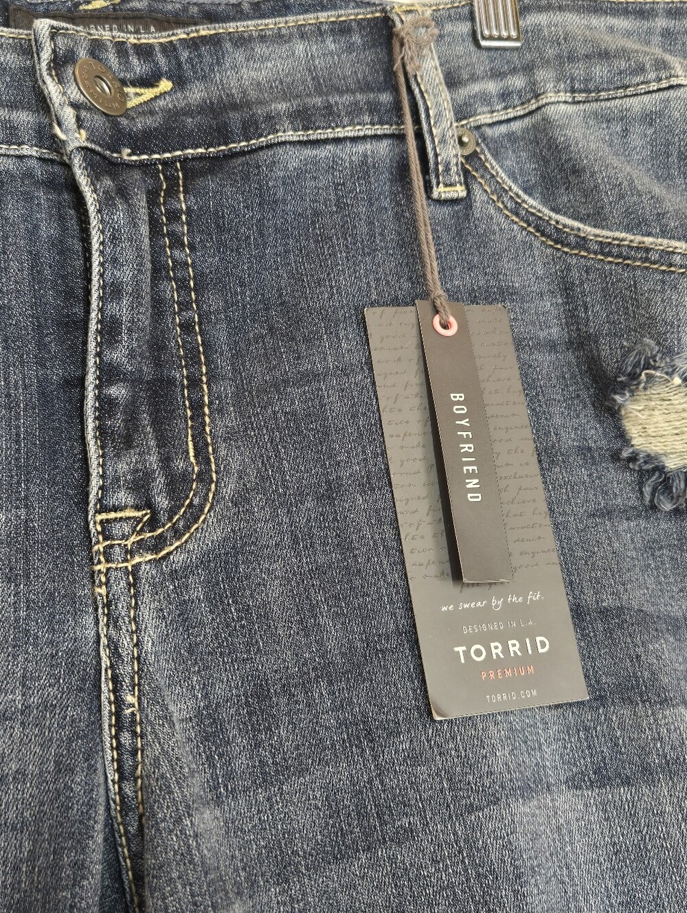 Torrid Premium Boyfriend Embroidered Jeans Mid-rise Distressed Stretch 20 NWT - Picture 5 of 15